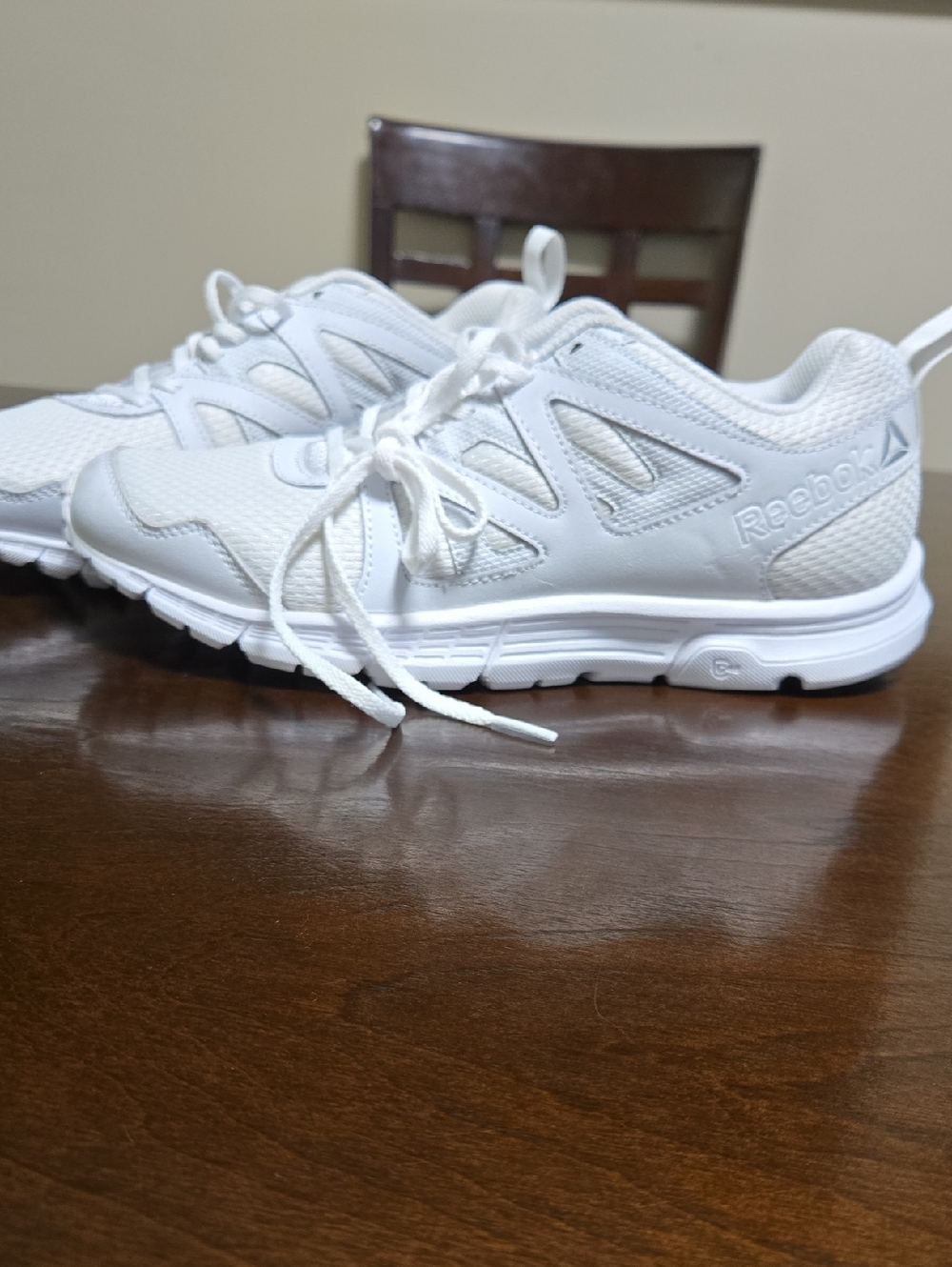 Reebok Mens White Lace-Up Athletic Sneakers